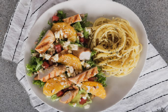 Disfruta Ensalada de naranja y pollo Friko